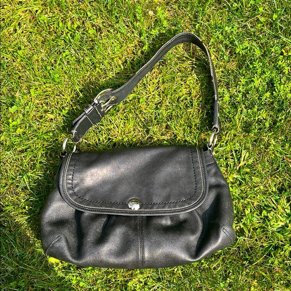 Coach Elegant Black Leather Shoulder Bag - Picture 1 of 5